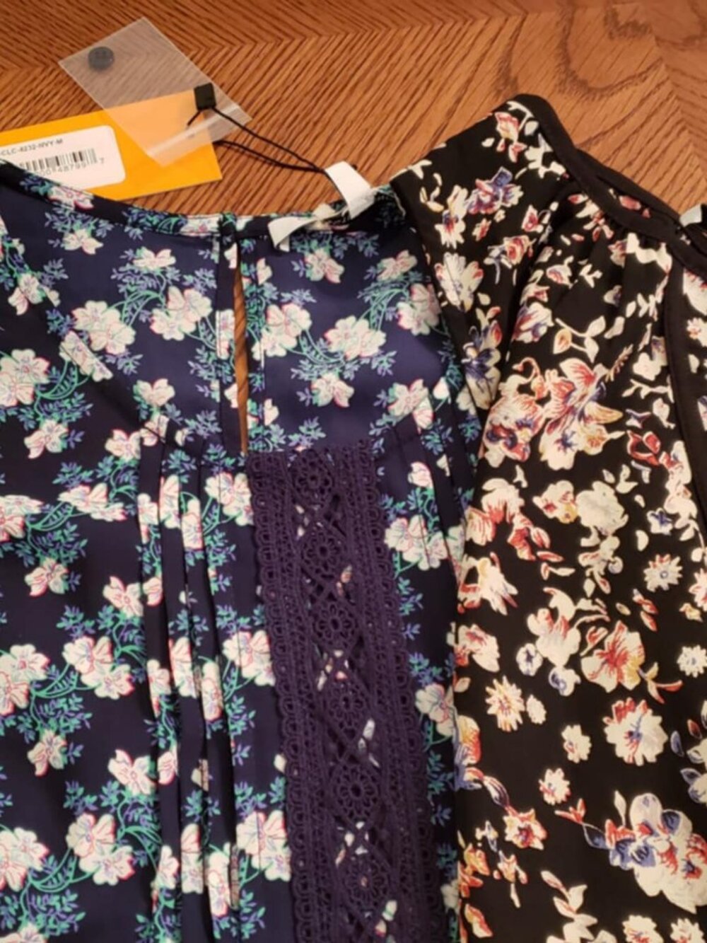 🌺🌼California concepts 🌼🌺 Lot of 2 Women's Medium 100% Polyester Blouses NWT